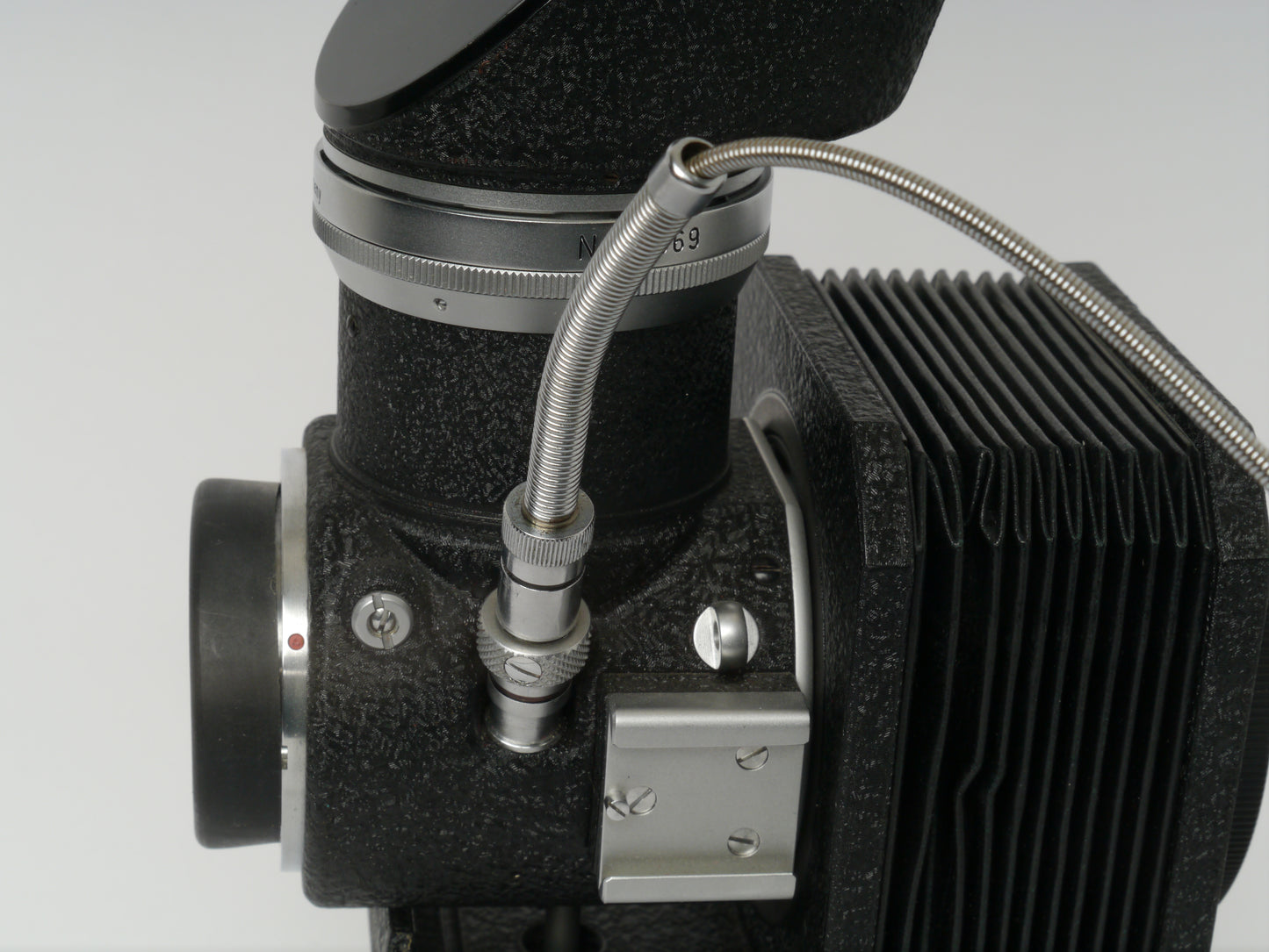 Leica Visoflex I Spiegelkasten Art. PLOOT mit 45° 4× Lupe Art. PEGOO, original Doppeldrahtauslöser– sehr guter Zustand