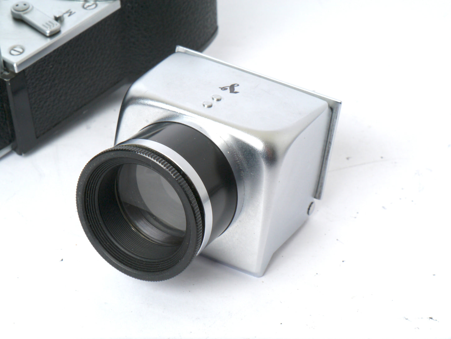 Voigtländer Prominent Gehäuse Art. 124/ mit Ultron 2/ 50mm, Telomar 5,5/ 100mm, Skoparon 3,5/ 35mm, Spiegelreflexeinheit mit 2 Sucherlupen – sehr gut