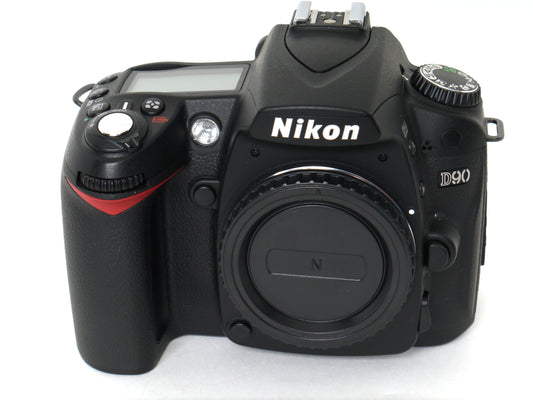 Nikon D90 Gehäuse mit Hochformatgriff MB-D80 – guter Zustand
