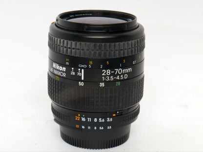 Nikon AF 3,5–4,5/28–70 mm D – sehr guter Zustand