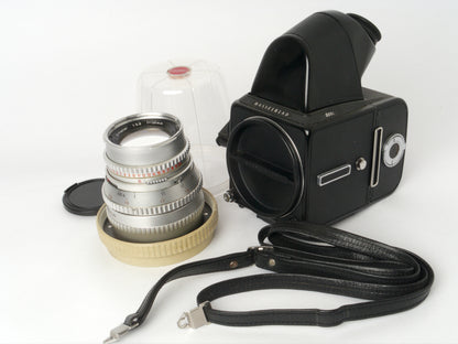 Hasselblad 501C Gehäuse mit Zeiss S-Planar 5,6/120 mm, A12 Magazin und NC2 Prisma – sehr guter Zustand