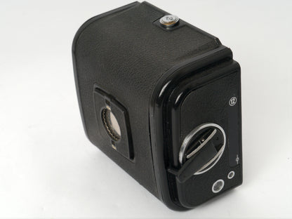 Hasselblad 501C Gehäuse mit Zeiss S-Planar 5,6/120 mm, A12 Magazin und NC2 Prisma – sehr guter Zustand