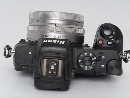 Nikon Z 50 Gehäuse mit Nikkor Z DX 3,5–6,3/16–50 mm VR – guter Zustand