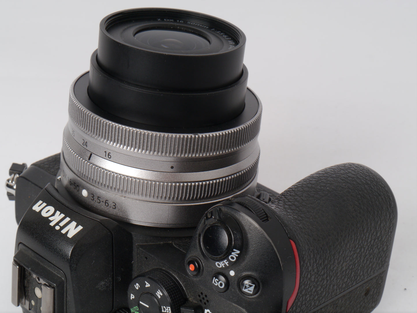 Nikon Z 50 Gehäuse mit Nikkor Z DX 3,5–6,3/16–50 mm VR – guter Zustand