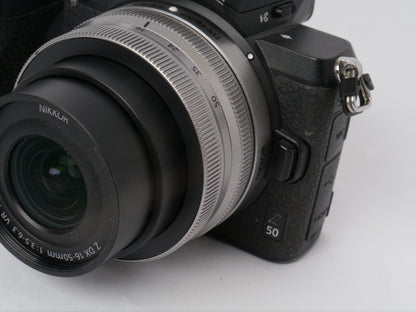 Nikon Z 50 Gehäuse mit Nikkor Z DX 3,5–6,3/16–50 mm VR – guter Zustand