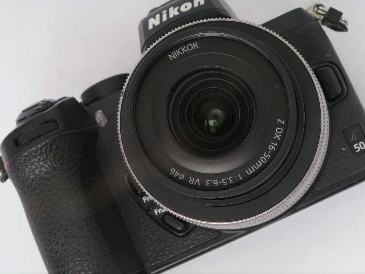 Nikon Z 50 Gehäuse mit Nikkor Z DX 3,5–6,3/16–50 mm VR – guter Zustand