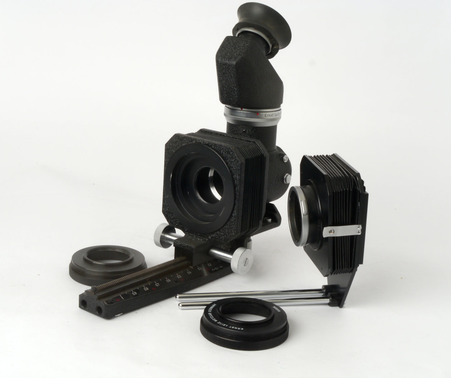Leica Visoflex I Spiegelkasten Art. PLOOT mit 45° 4× Lupe Art. PEGOO, original Doppeldrahtauslöser– sehr guter Zustand
