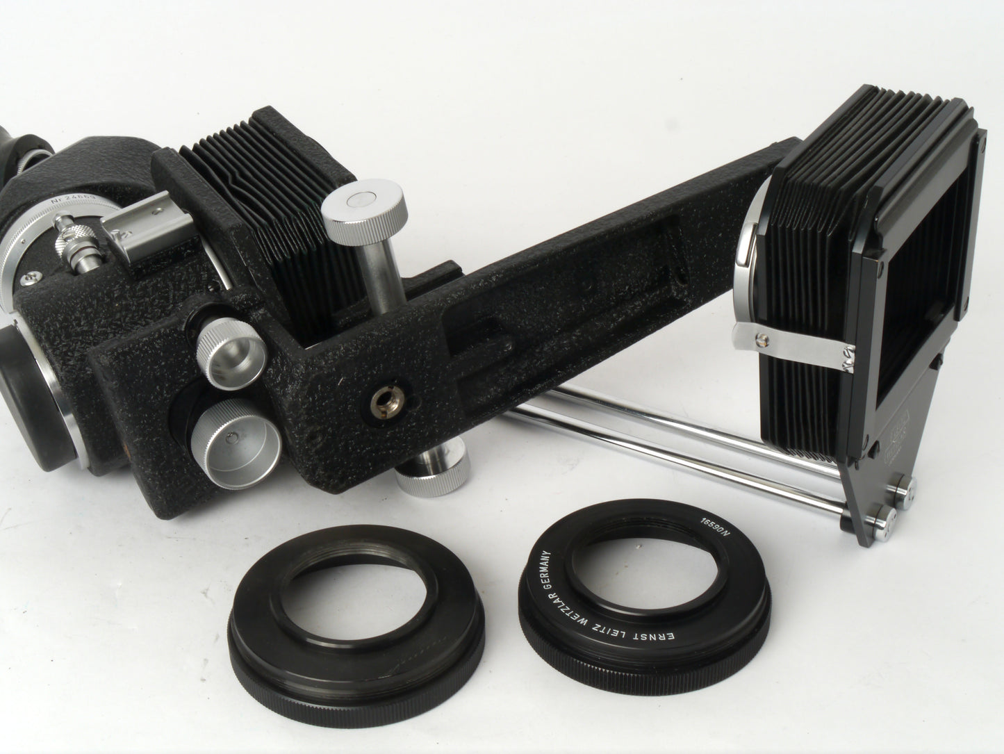 Leica Visoflex I Spiegelkasten Art. PLOOT mit 45° 4× Lupe Art. PEGOO, original Doppeldrahtauslöser– sehr guter Zustand