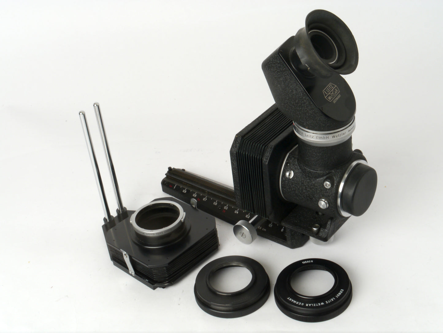 Leica Visoflex I Spiegelkasten Art. PLOOT mit 45° 4× Lupe Art. PEGOO, original Doppeldrahtauslöser– sehr guter Zustand