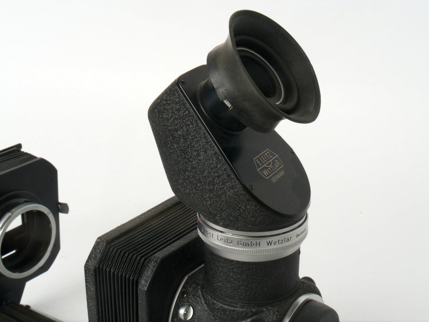 Leica Visoflex I Spiegelkasten Art. PLOOT mit 45° 4× Lupe Art. PEGOO, original Doppeldrahtauslöser– sehr guter Zustand