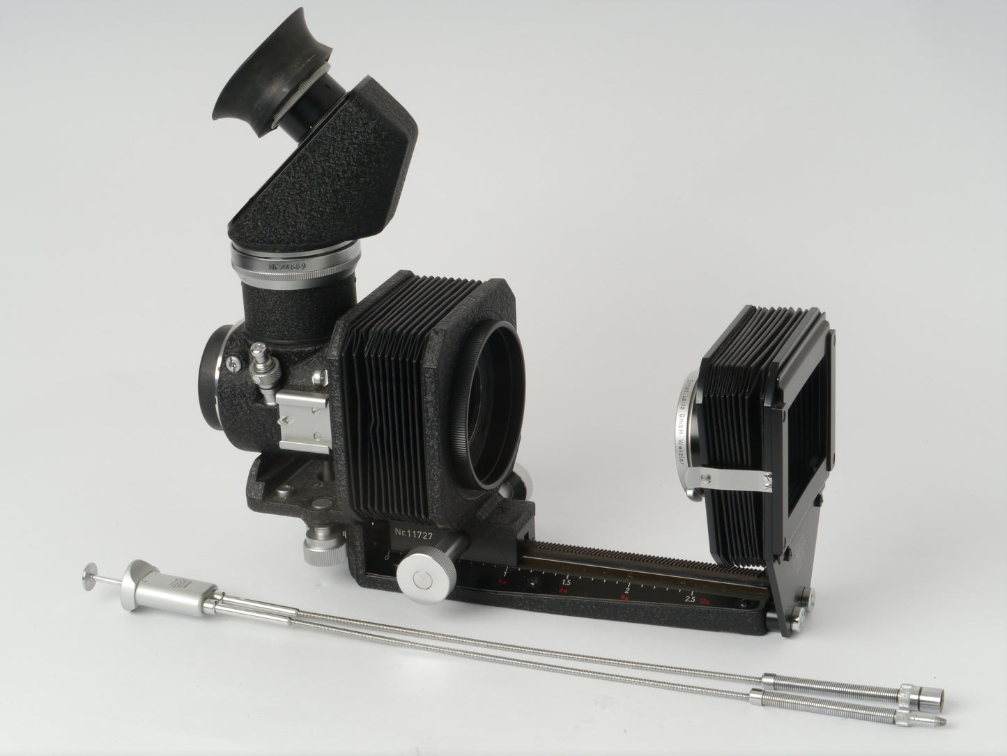 Leica Visoflex I Spiegelkasten Art. PLOOT mit 45° 4× Lupe Art. PEGOO, original Doppeldrahtauslöser– sehr guter Zustand