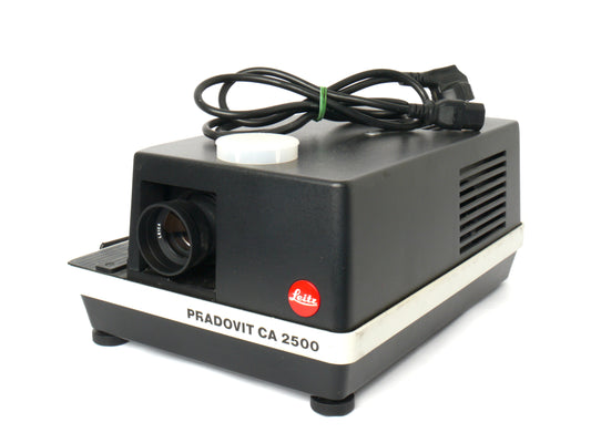 Leica Pradovit CA 2500 Diaprojektor mit Colorplan-P 2,5/90mm – guter Zustand