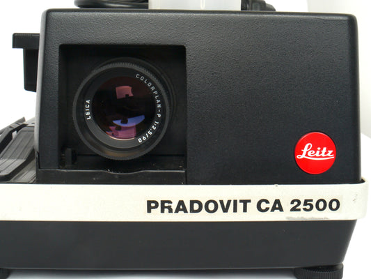 Leica Pradovit CA 2500 Diaprojektor mit Colorplan-P 2,5/90mm – guter Zustand