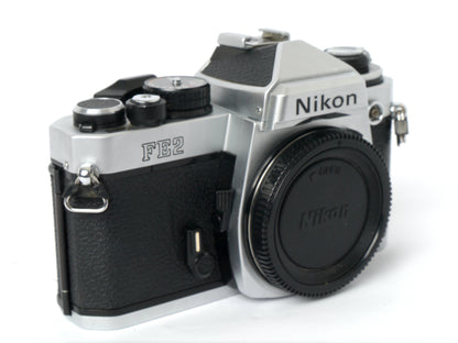 Nikon FE 2 Gehäuse chrom – sehr guter Zustand