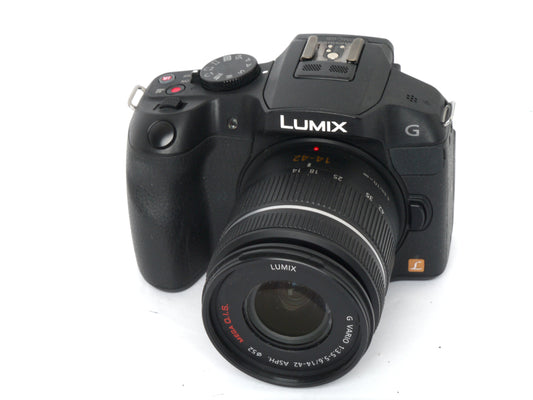 Panasonic Lumix G 6 Gehäuse mit Lumix Vario G 3,5-5,6/ 14-42mm ASPH OIS – sehr guter Zustand