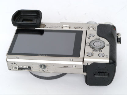 Sony Alpha 6000 silber Gehäuse – sehr guter Zustand