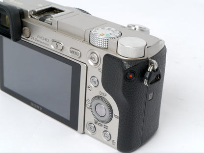 Sony Alpha 6000 silber Gehäuse – sehr guter Zustand