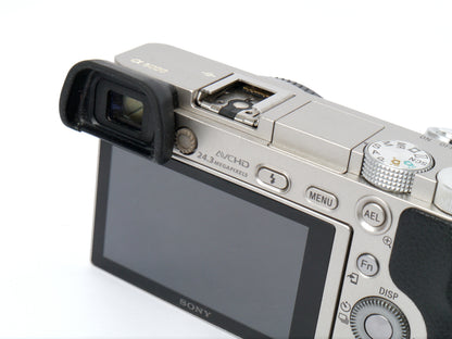Sony Alpha 6000 silber Gehäuse – sehr guter Zustand