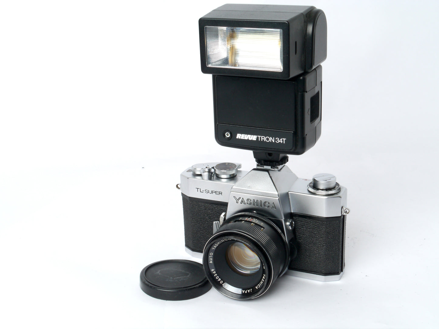 Yashica TL -Super Gehäuse mit Yashinon DX 1,7/ 50mm und Revuetron 34T Elektronenblitzgerät – guter Zustand
