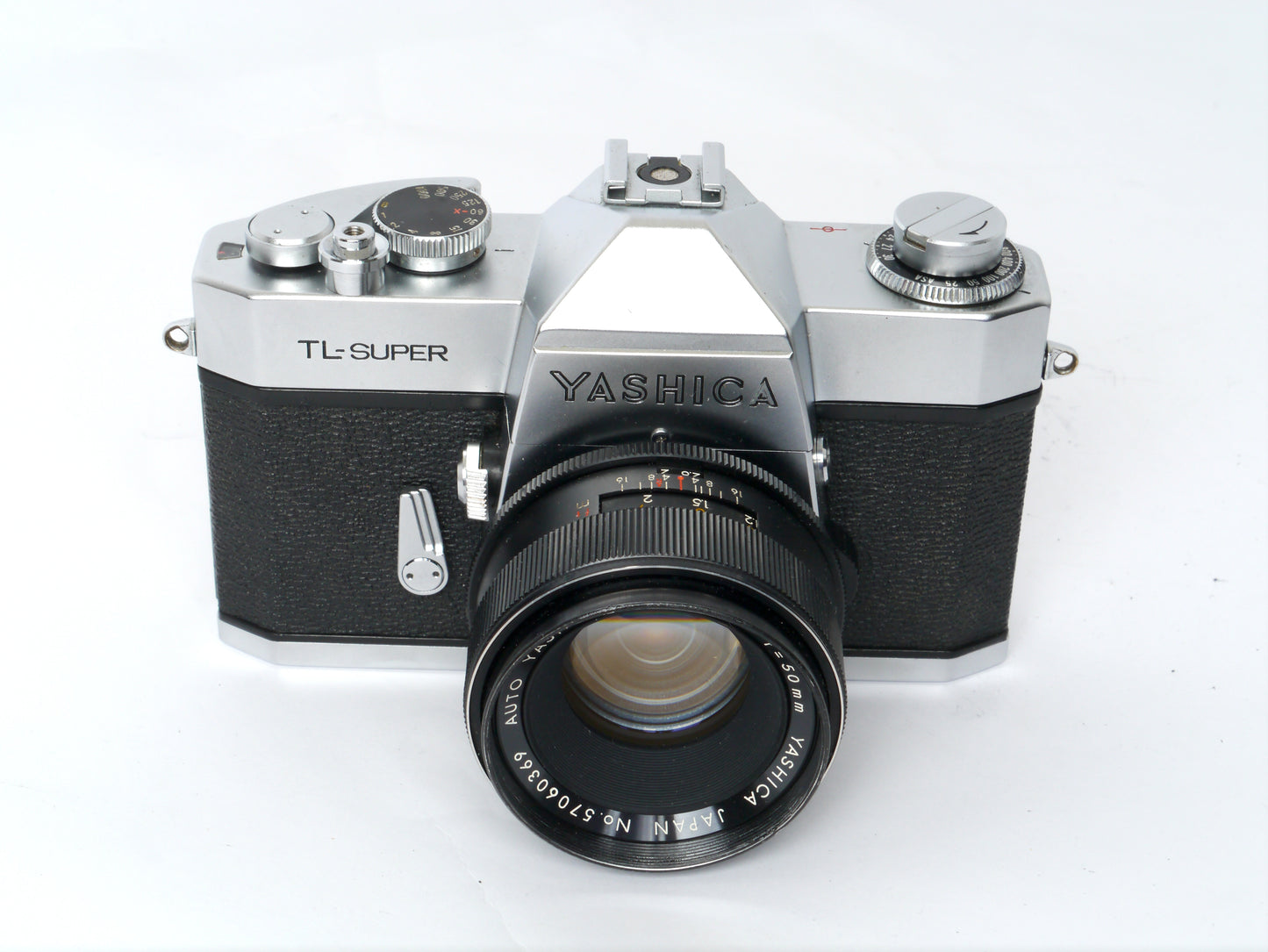 Yashica TL -Super Gehäuse mit Yashinon DX 1,7/ 50mm und Revuetron 34T Elektronenblitzgerät – guter Zustand