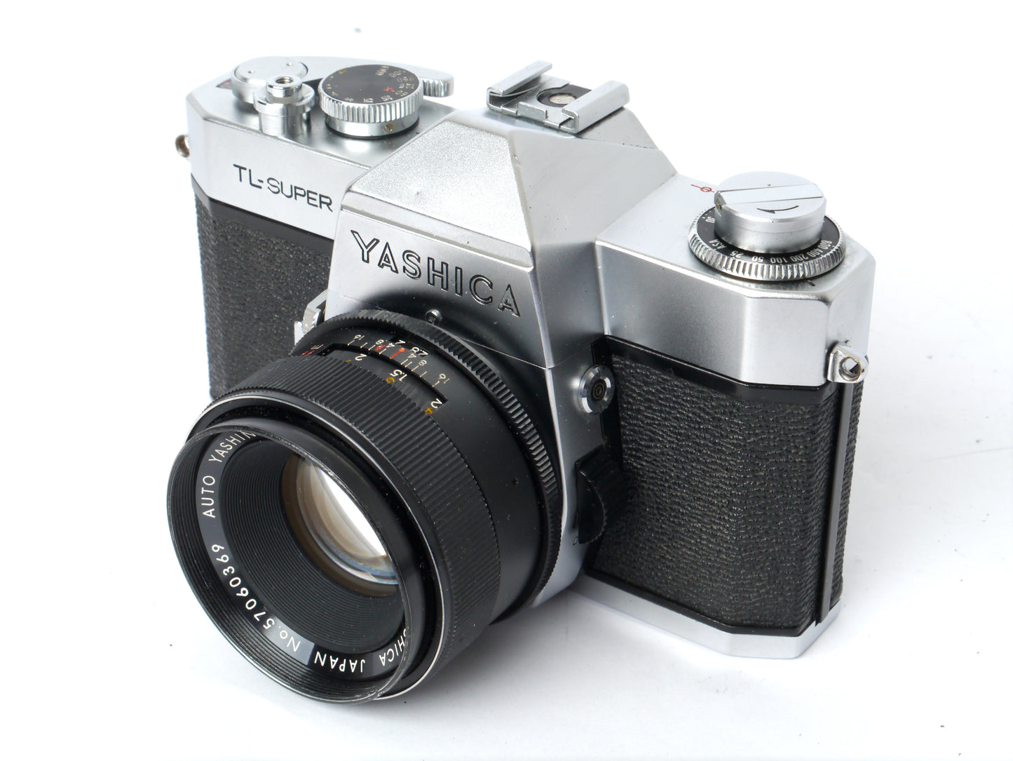Yashica TL -Super Gehäuse mit Yashinon DX 1,7/ 50mm und Revuetron 34T Elektronenblitzgerät – guter Zustand