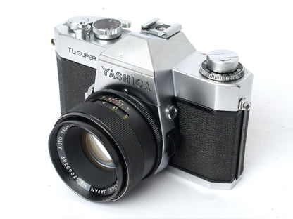 Yashica TL -Super Gehäuse mit Yashinon DX 1,7/ 50mm und Revuetron 34T Elektronenblitzgerät – guter Zustand