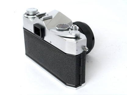 Yashica TL -Super Gehäuse mit Yashinon DX 1,7/ 50mm und Revuetron 34T Elektronenblitzgerät – guter Zustand