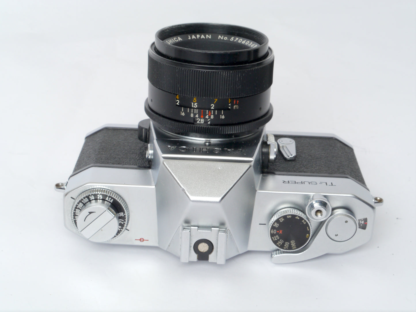 Yashica TL -Super Gehäuse mit Yashinon DX 1,7/ 50mm und Revuetron 34T Elektronenblitzgerät – guter Zustand