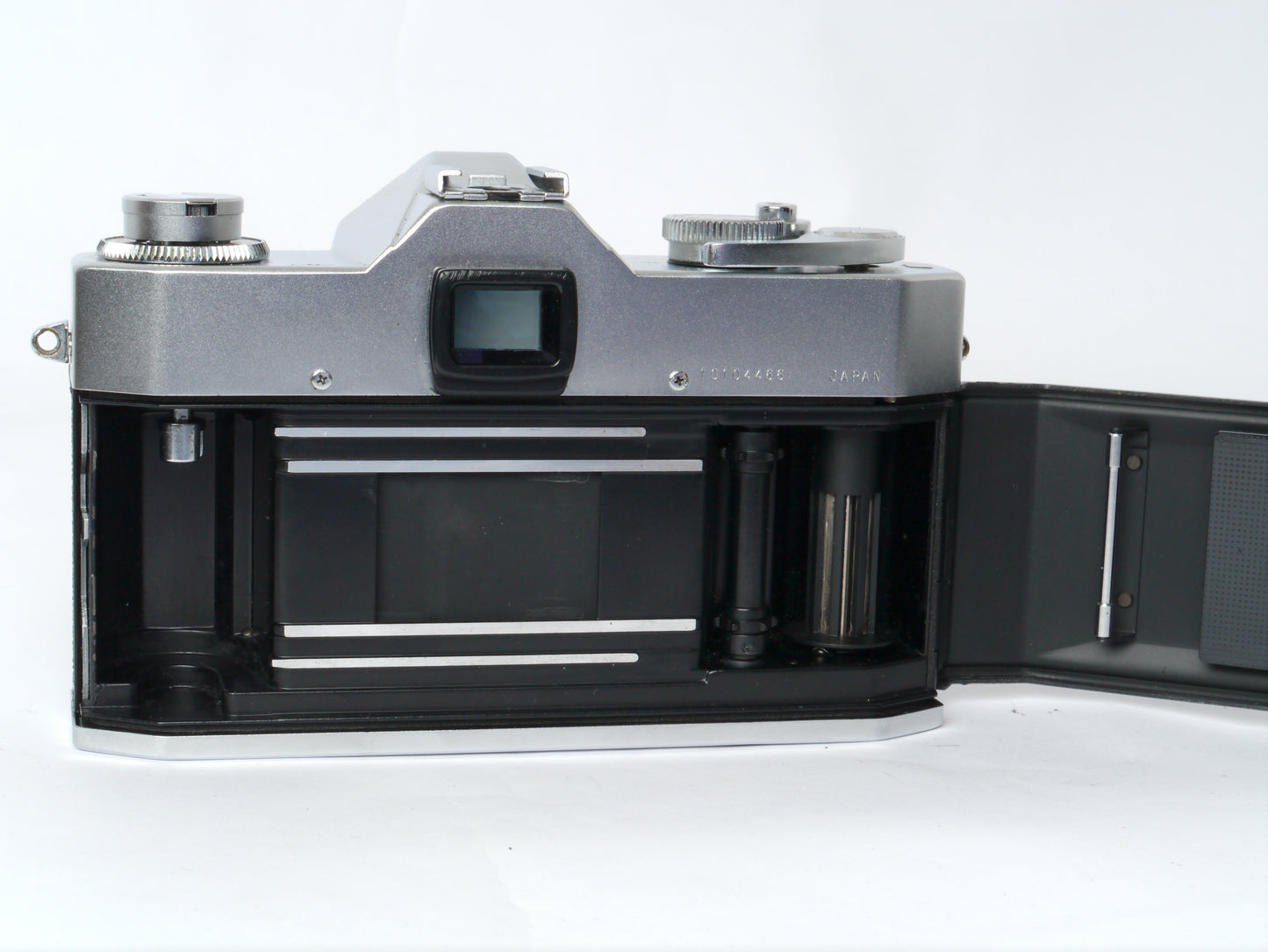 Yashica TL -Super Gehäuse mit Yashinon DX 1,7/ 50mm und Revuetron 34T Elektronenblitzgerät – guter Zustand