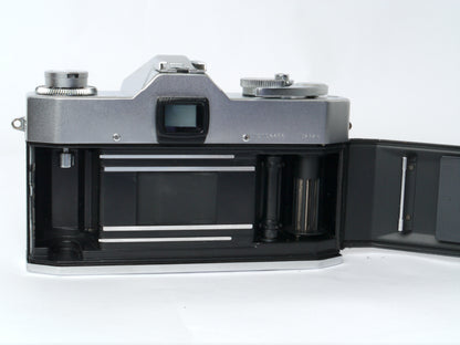 Yashica TL -Super Gehäuse mit Yashinon DX 1,7/ 50mm und Revuetron 34T Elektronenblitzgerät – guter Zustand