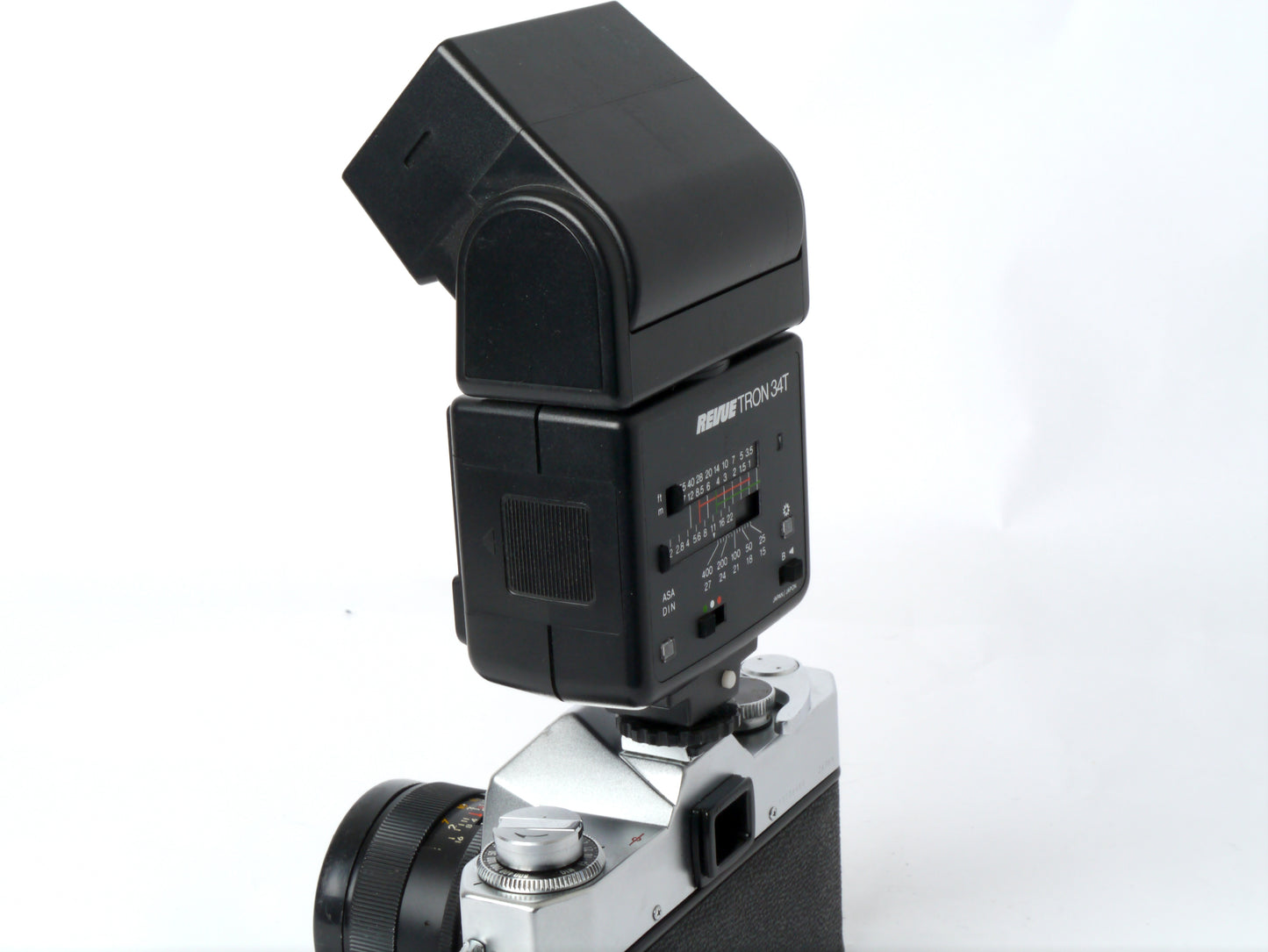 Yashica TL -Super Gehäuse mit Yashinon DX 1,7/ 50mm und Revuetron 34T Elektronenblitzgerät – guter Zustand
