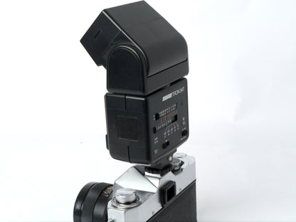Yashica TL -Super Gehäuse mit Yashinon DX 1,7/ 50mm und Revuetron 34T Elektronenblitzgerät – guter Zustand