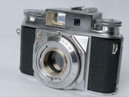 Voigtländer Prominent Gehäuse Art. 124/ mit Ultron 2/ 50mm, Telomar 5,5/ 100mm, Skoparon 3,5/ 35mm, Spiegelreflexeinheit mit 2 Sucherlupen – sehr gut