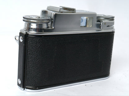 Voigtländer Prominent Gehäuse Art. 124/ mit Ultron 2/ 50mm, Telomar 5,5/ 100mm, Skoparon 3,5/ 35mm, Spiegelreflexeinheit mit 2 Sucherlupen – sehr gut