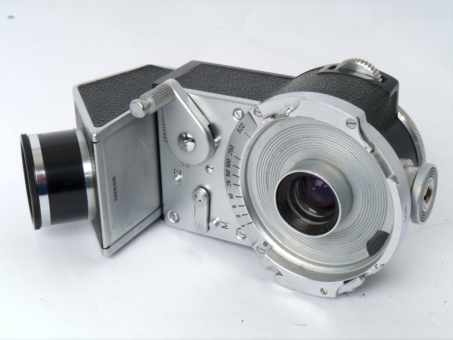 Voigtländer Prominent Gehäuse Art. 124/ mit Ultron 2/ 50mm, Telomar 5,5/ 100mm, Skoparon 3,5/ 35mm, Spiegelreflexeinheit mit 2 Sucherlupen – sehr gut