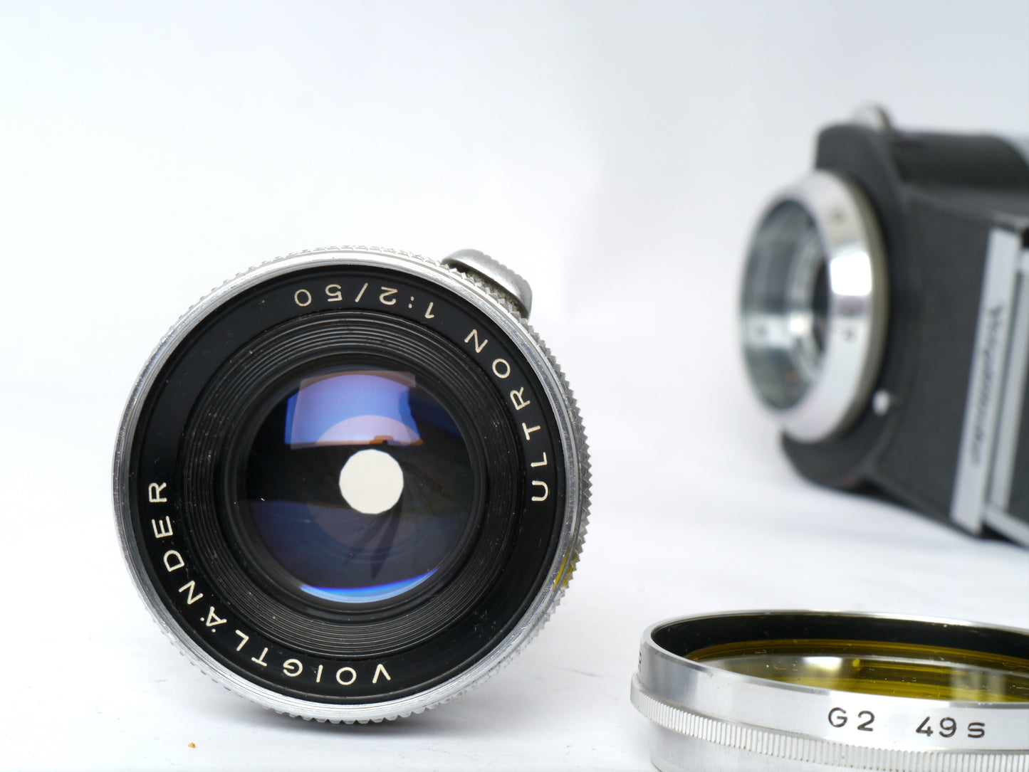 Voigtländer Prominent Gehäuse Art. 124/ mit Ultron 2/ 50mm, Telomar 5,5/ 100mm, Skoparon 3,5/ 35mm, Spiegelreflexeinheit mit 2 Sucherlupen – sehr gut