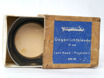 Voigtländer Prominent Gehäuse Art. 124/ mit Ultron 2/ 50mm, Telomar 5,5/ 100mm, Skoparon 3,5/ 35mm, Spiegelreflexeinheit mit 2 Sucherlupen – sehr gut