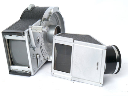 Voigtländer Prominent Gehäuse Art. 124/ mit Ultron 2/ 50mm, Telomar 5,5/ 100mm, Skoparon 3,5/ 35mm, Spiegelreflexeinheit mit 2 Sucherlupen – sehr gut