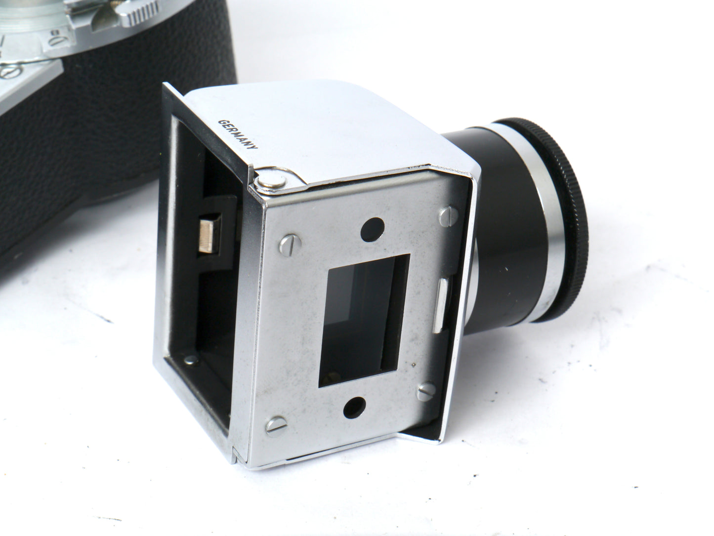 Voigtländer Prominent Gehäuse Art. 124/ mit Ultron 2/ 50mm, Telomar 5,5/ 100mm, Skoparon 3,5/ 35mm, Spiegelreflexeinheit mit 2 Sucherlupen – sehr gut
