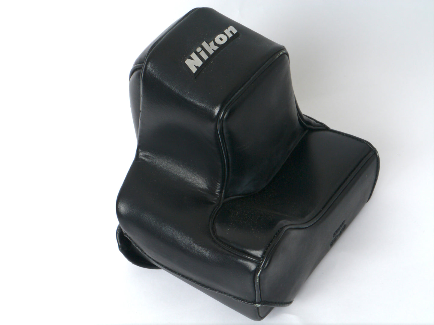 Nikon FE Gehäuse silber mit MD-12 Motorwinder – guter Zustand
