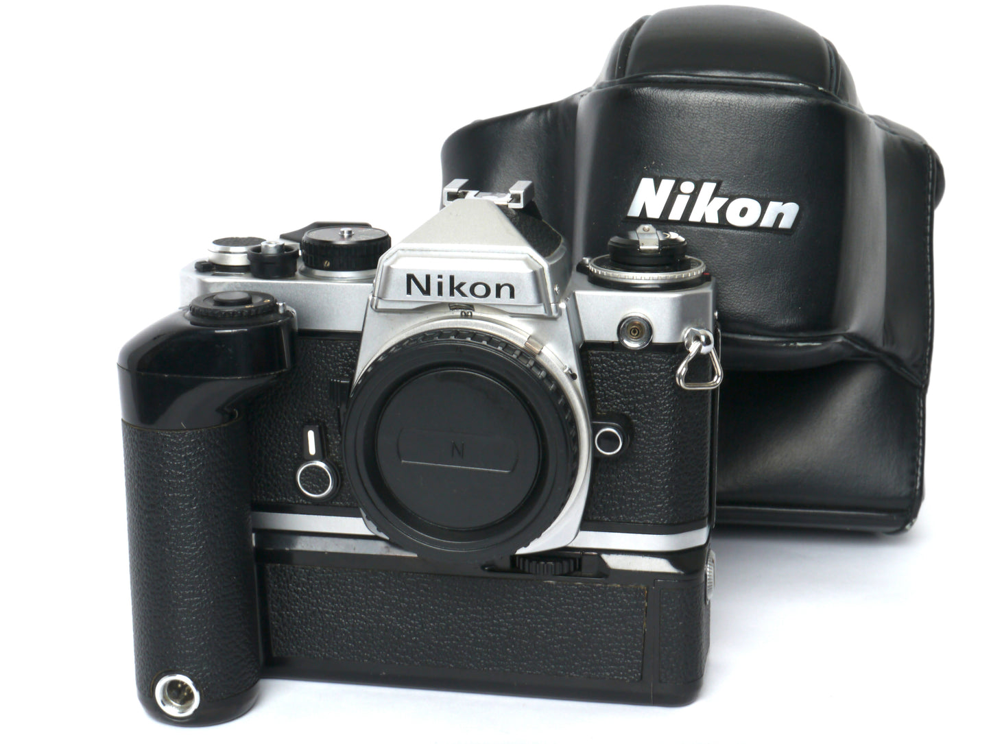 Nikon FE Gehäuse silber mit MD-12 Motorwinder – guter Zustand