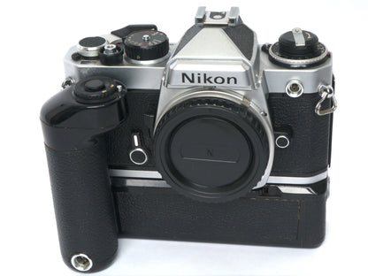 Nikon FE Gehäuse silber mit MD-12 Motorwinder – guter Zustand