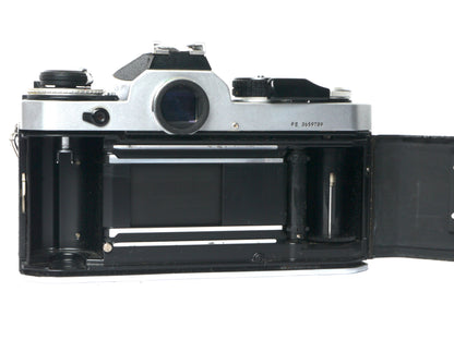 Nikon FE Gehäuse silber mit MD-12 Motorwinder – guter Zustand