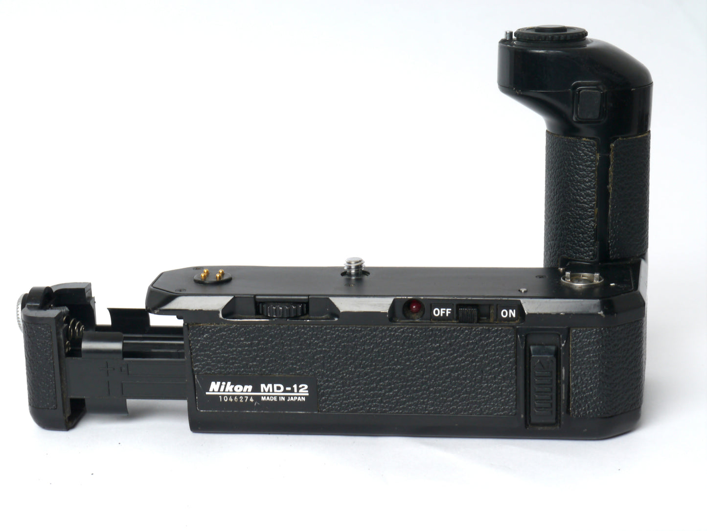 Nikon FE Gehäuse silber mit MD-12 Motorwinder – guter Zustand