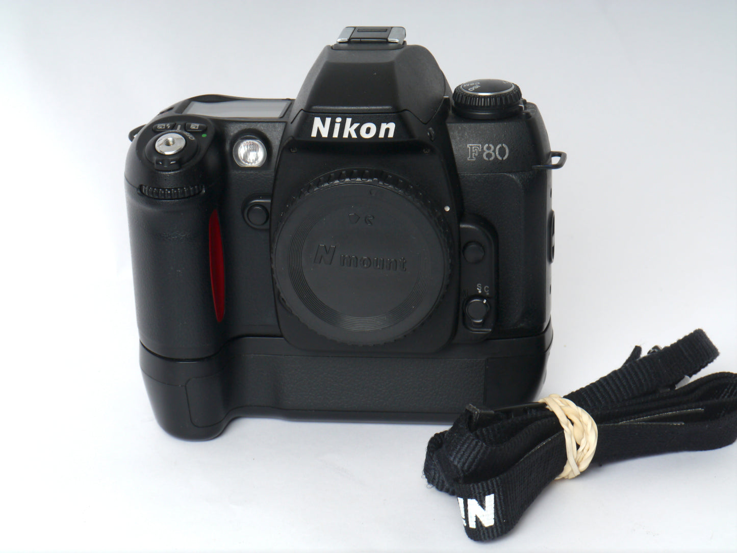 Nikon F80 Gehäuse mit MB-16 Hochformatgriff – sehr gut