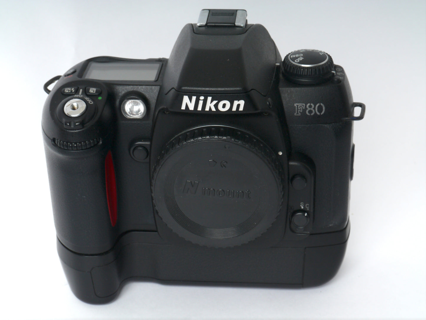 Nikon F80 Gehäuse mit MB-16 Hochformatgriff – sehr gut