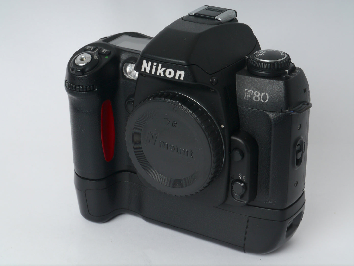 Nikon F80 Gehäuse mit MB-16 Hochformatgriff – sehr gut