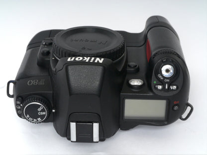Nikon F80 Gehäuse mit MB-16 Hochformatgriff – sehr gut