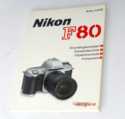 Nikon F80 Gehäuse mit MB-16 Hochformatgriff – sehr gut
