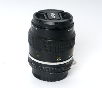 Nikon Micro-Nikkor 2,8/55mm – gut